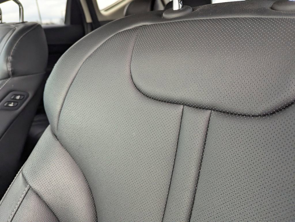 Used 2025 Genesis GV80 2.5T Standard image 17