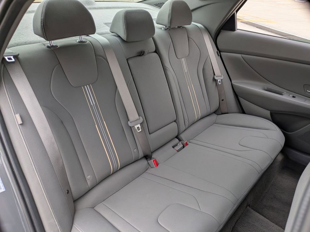 Used 2025 Hyundai Elantra SEL FWD image 27