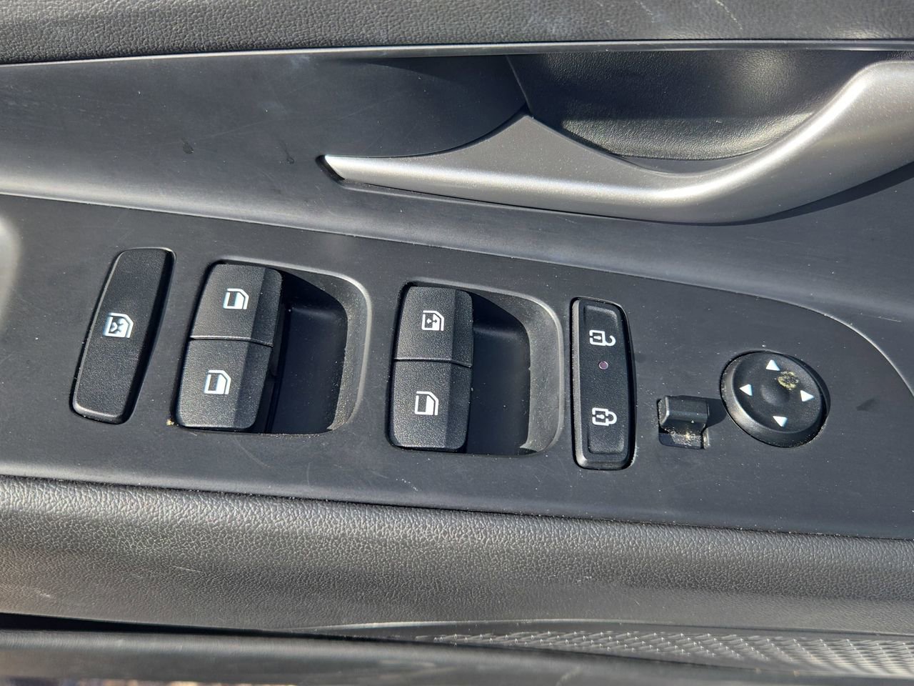 Used 2025 Hyundai Elantra Limited image 27