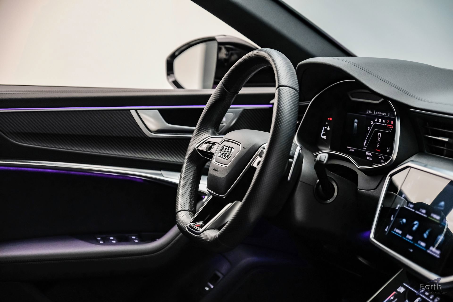 Used 2023 Audi RS 6 w/ Black Optic Package image 64