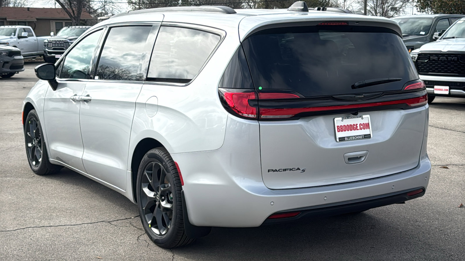 New 2026 Chrysler Pacifica Select w/ S Appearance Package FWD image 7