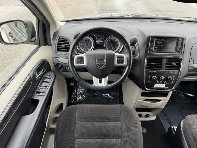 Used 2019 Dodge Grand Caravan SE w/ UConnect Hands-Free Group image 5