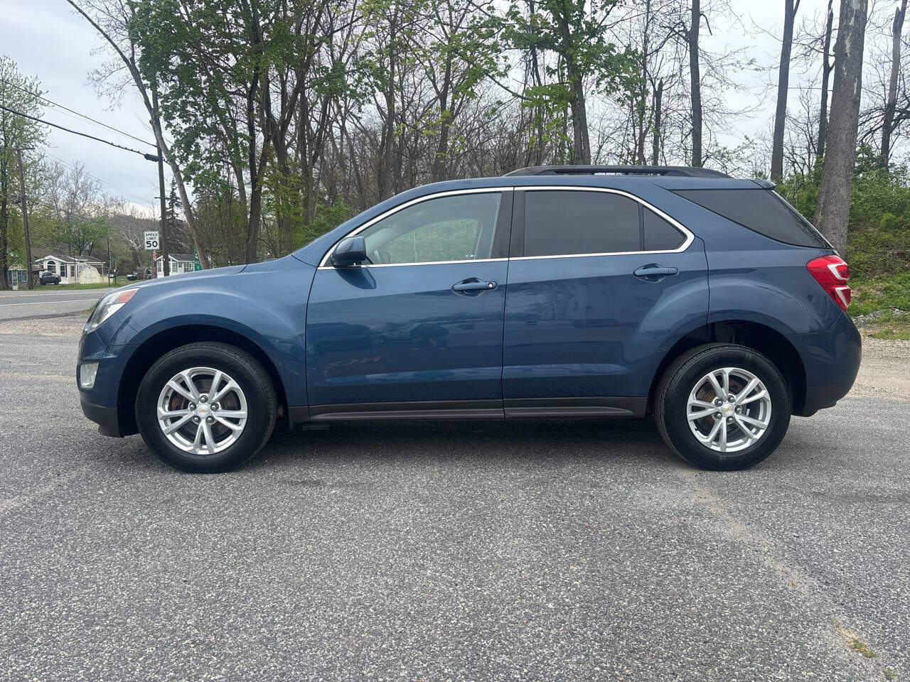 Used 2016 Chevrolet Equinox LT w/ Convenience Package AWD/4WD image 2