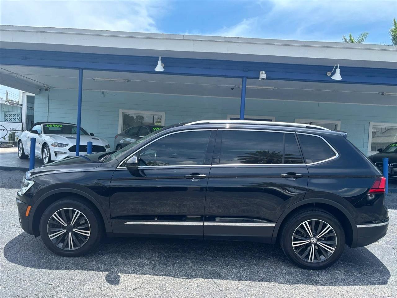 Used 2019 Volkswagen Tiguan SEL FWD image 2