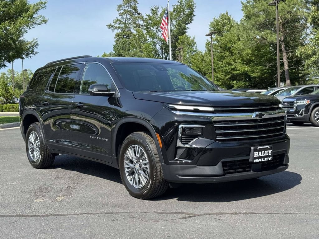 New 2026 Chevrolet Traverse LT w/ Driver Confidence Package AWD/4WD image 2
