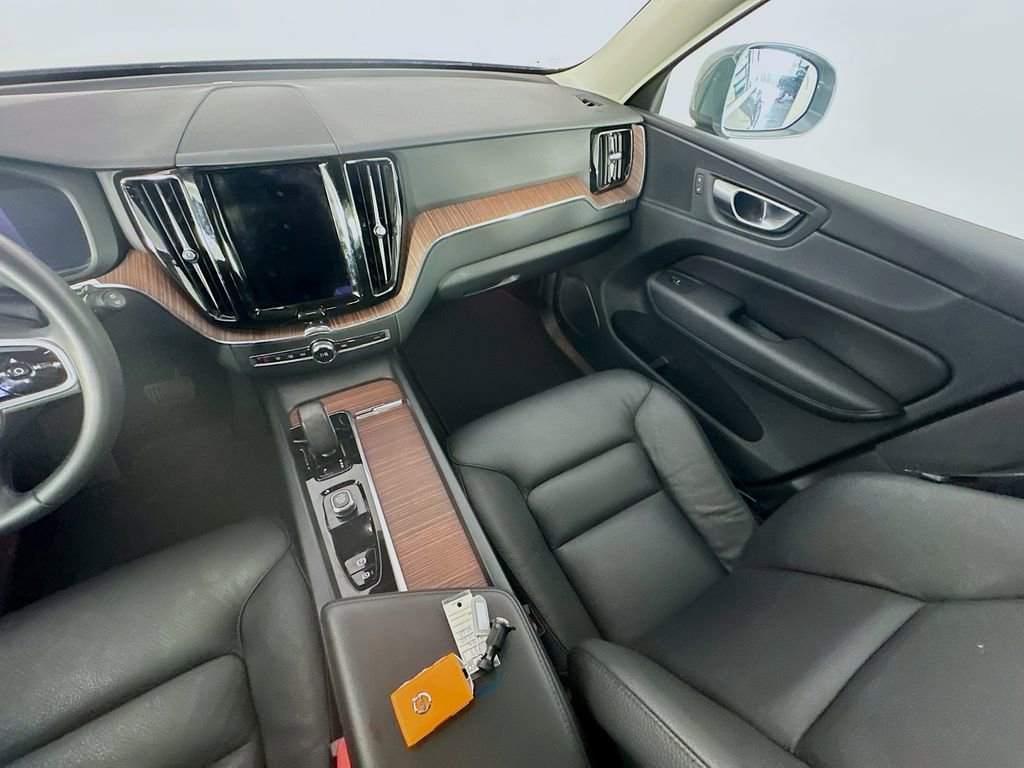 Used 2023 Volvo XC60 B5 Plus FWD image 11