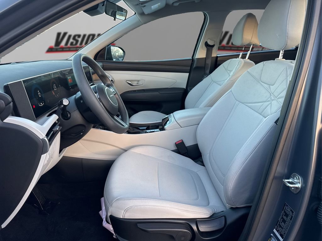 Certified 2025 Hyundai Tucson SE image 9