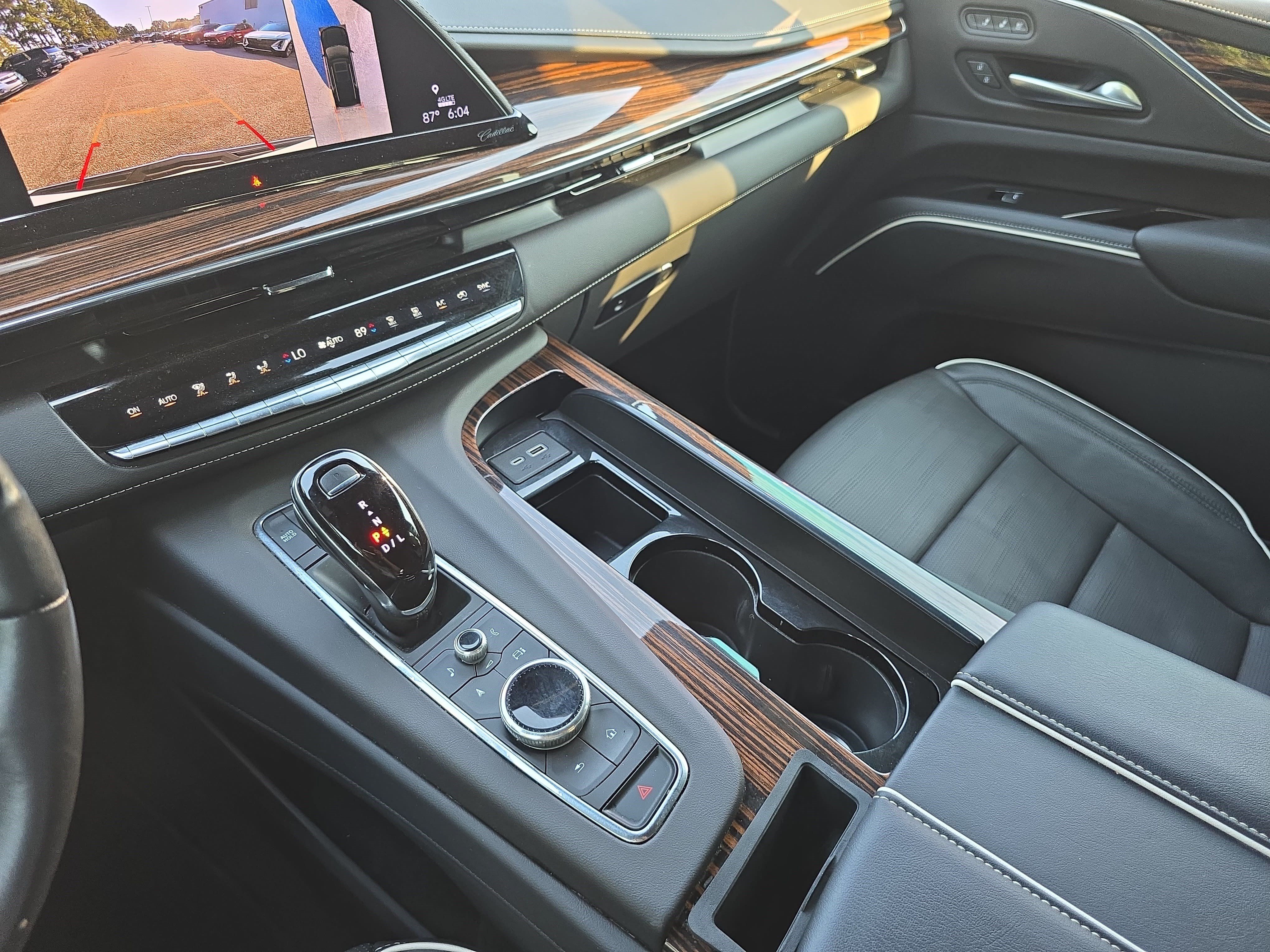 Certified 2024 Cadillac Escalade ESV Premium Luxury w/ Performance Package AWD/4WD image 25