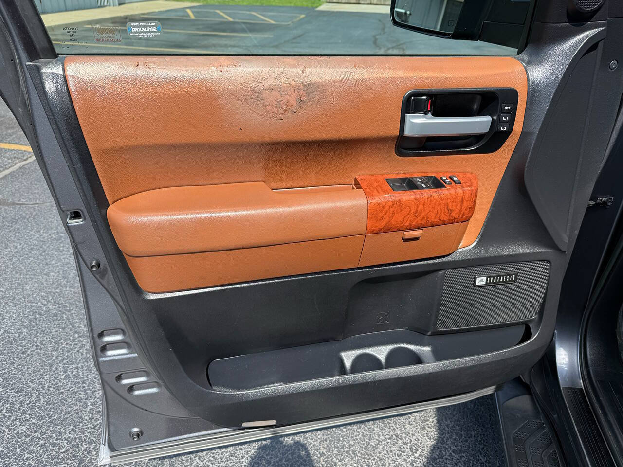 Used 2018 Toyota Sequoia Platinum w/ Preferred Accessory Package AWD/4WD image 10