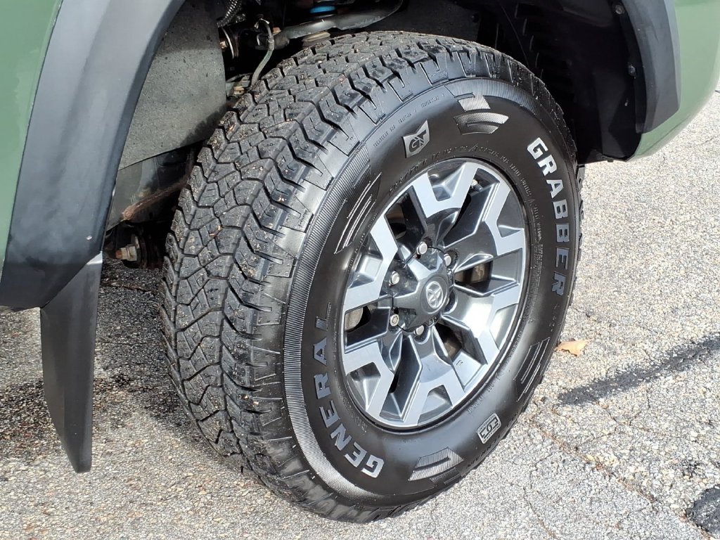 Used 2021 Toyota Tacoma TRD Off-Road w/ TRD Premium Off Road Package AWD/4WD image 9