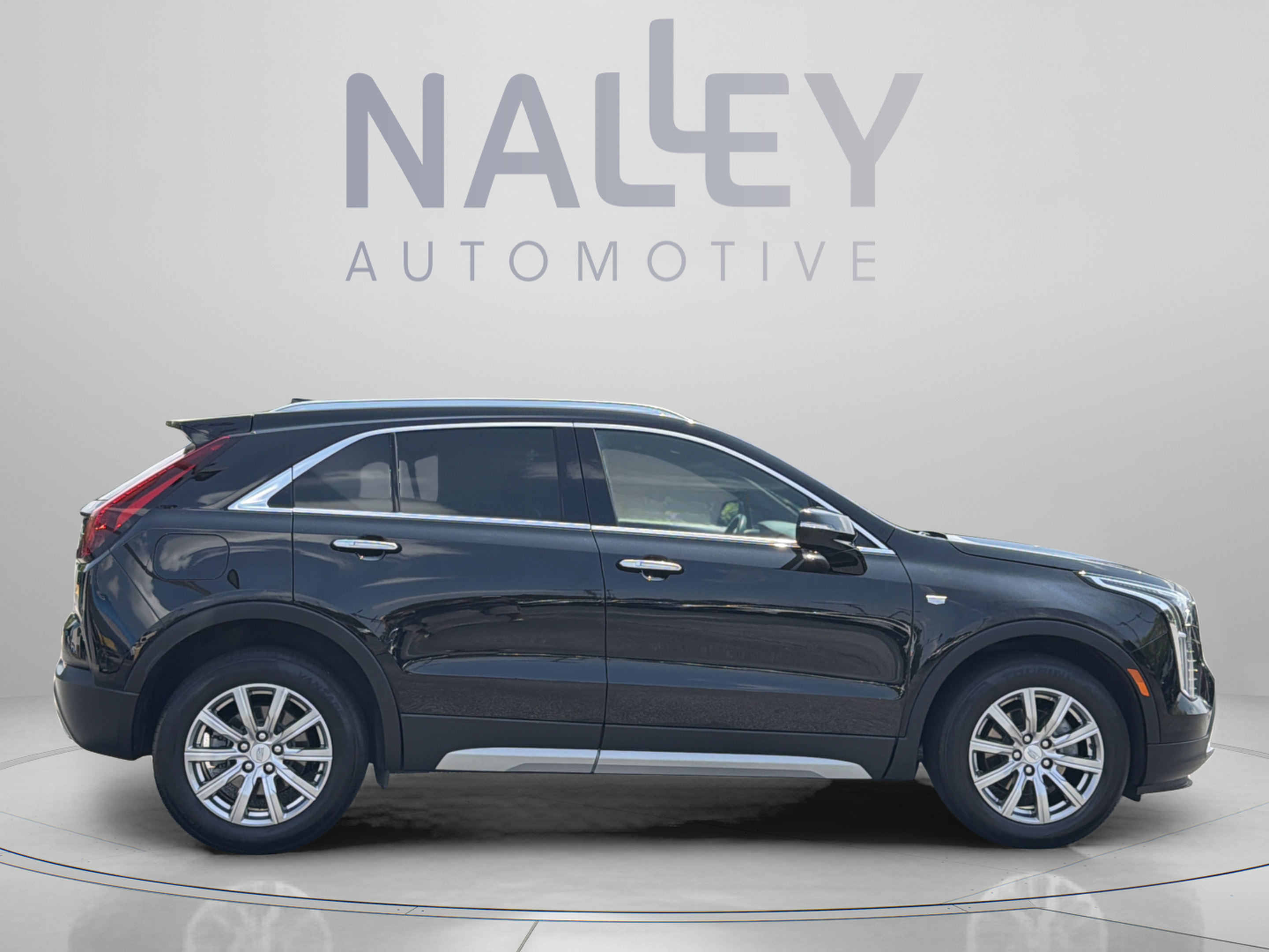 Used 2023 Cadillac XT4 Premium Luxury w/ Cold Weather Package AWD/4WD image 6