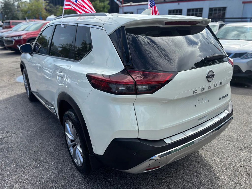 Used 2023 Nissan Rogue Platinum w/ Platinum Premium Package image 2