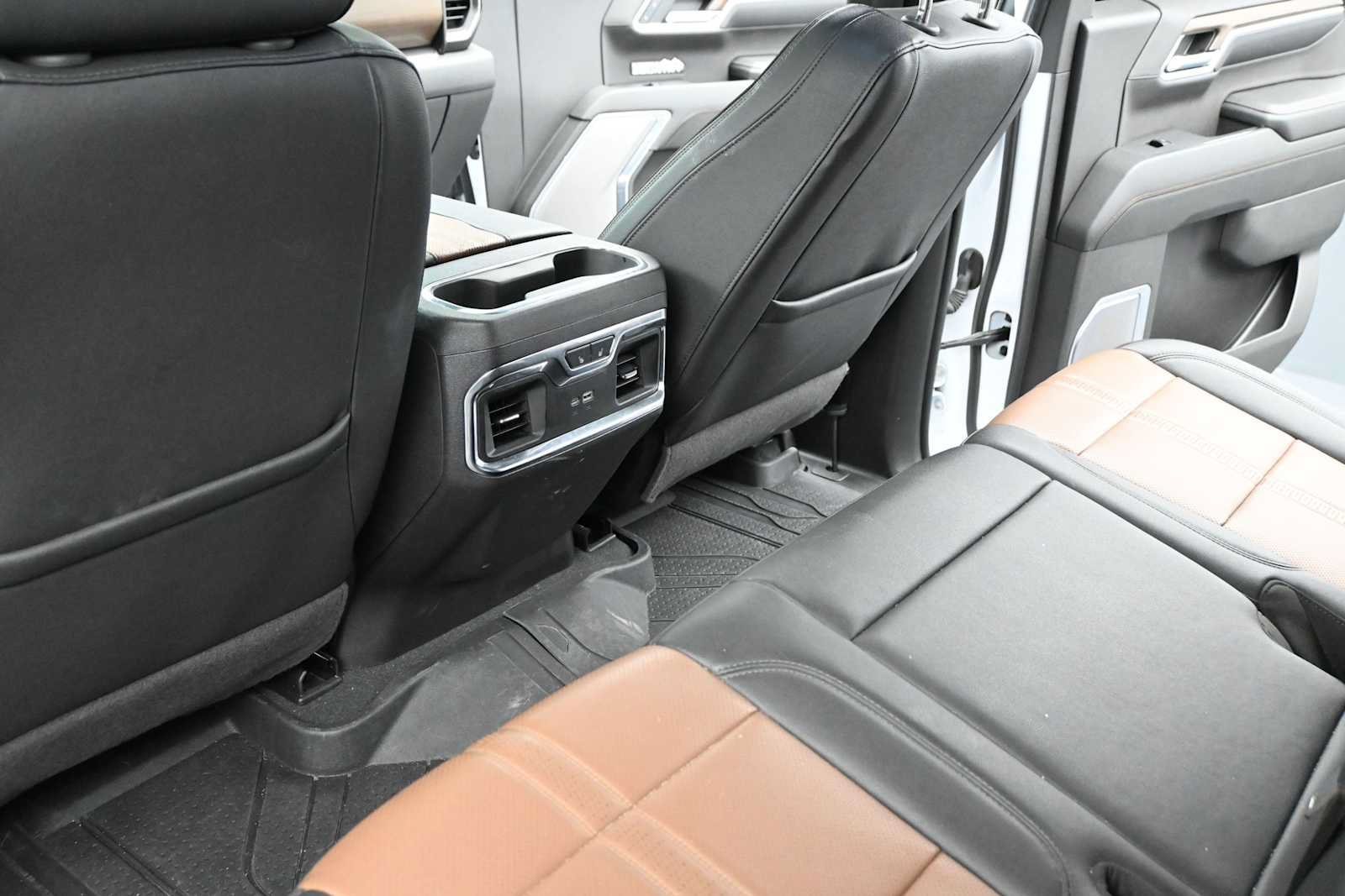 Used 2024 Chevrolet Silverado 1500 High Country w/ High Country Premium Package AWD/4WD image 26