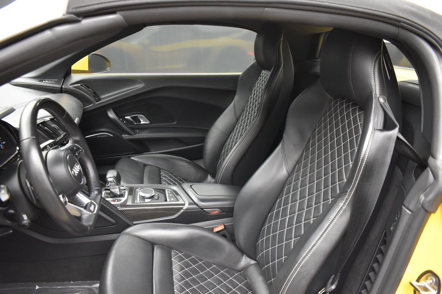 Used 2017 Audi R8 V10 w/ Carbon Exterior Package AWD/4WD image 10