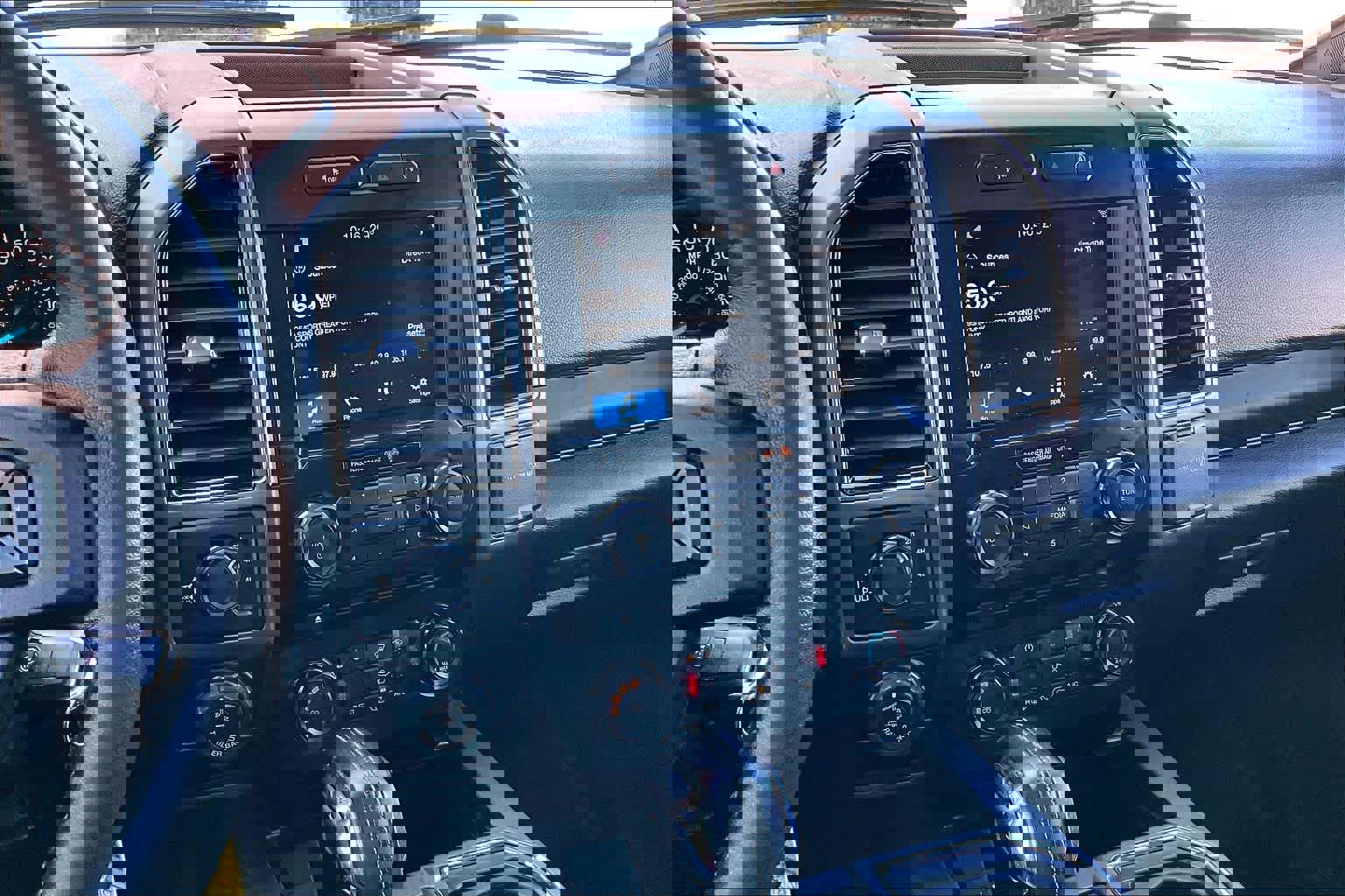 Used 2018 Ford F150 XLT w/ Equipment Group 302A Luxury image 7