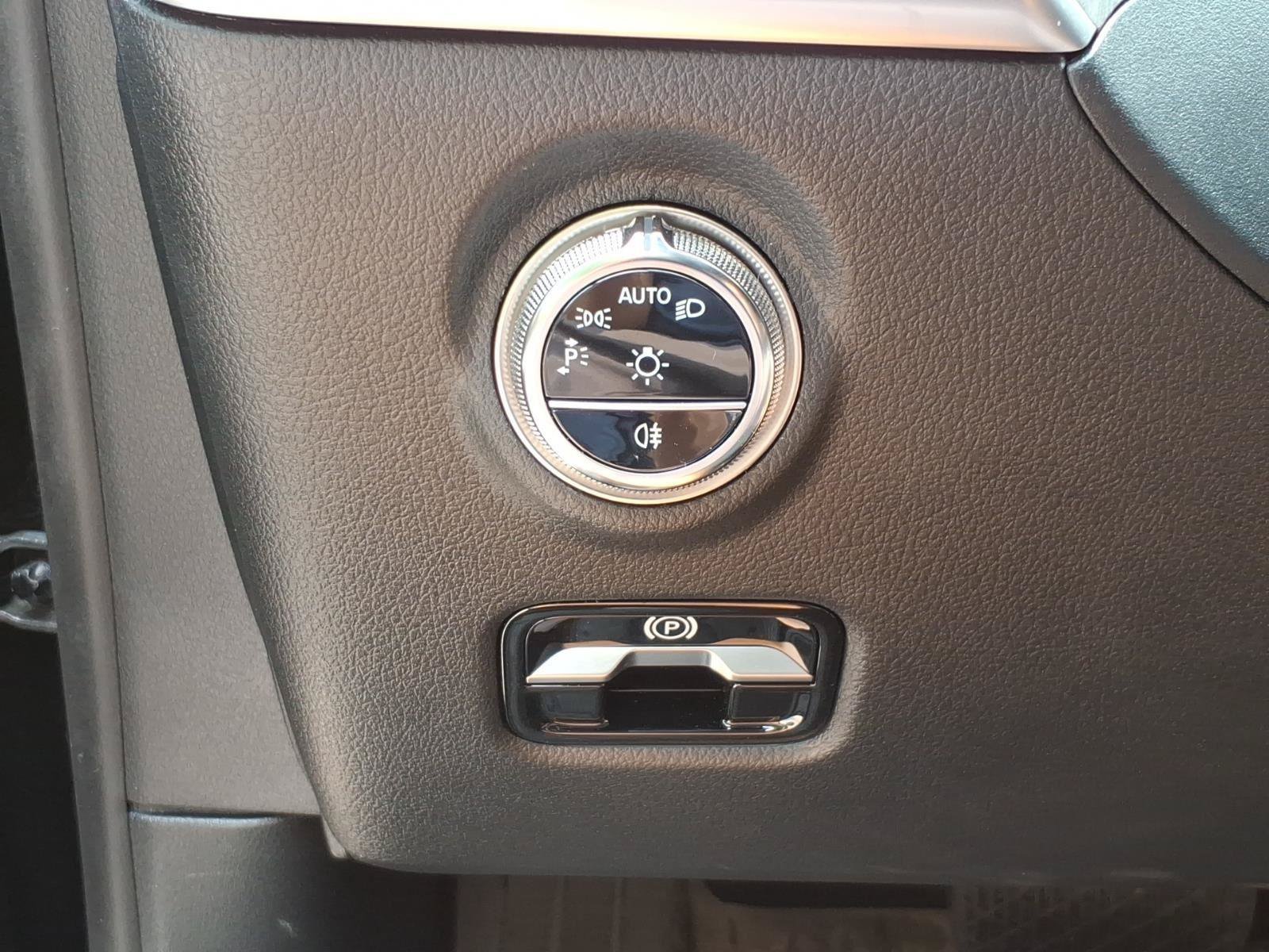 Used 2025 Mercedes-Benz C 300 4MATIC Sedan image 19
