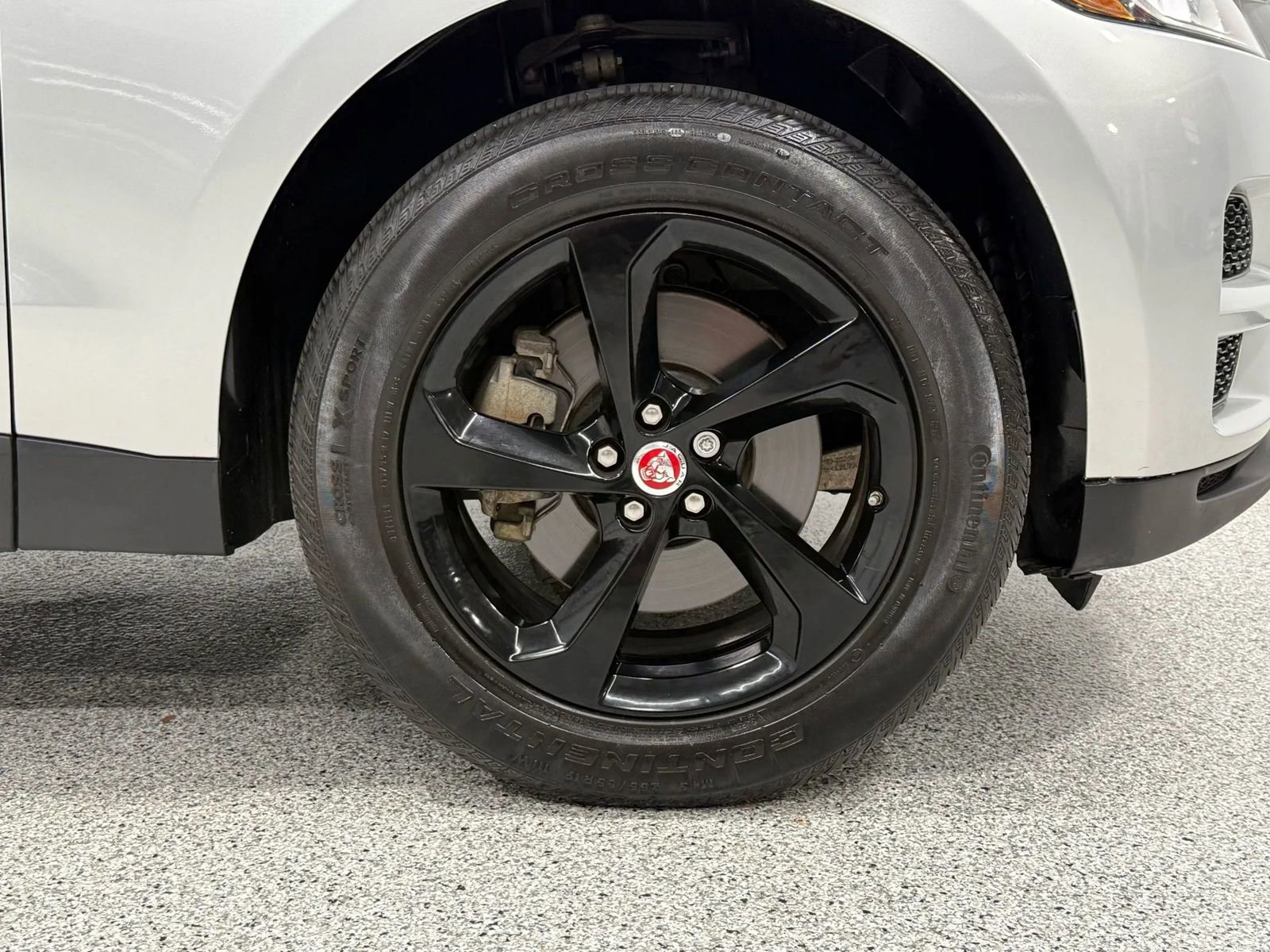 Used 2019 Jaguar F-PACE Premium image 54