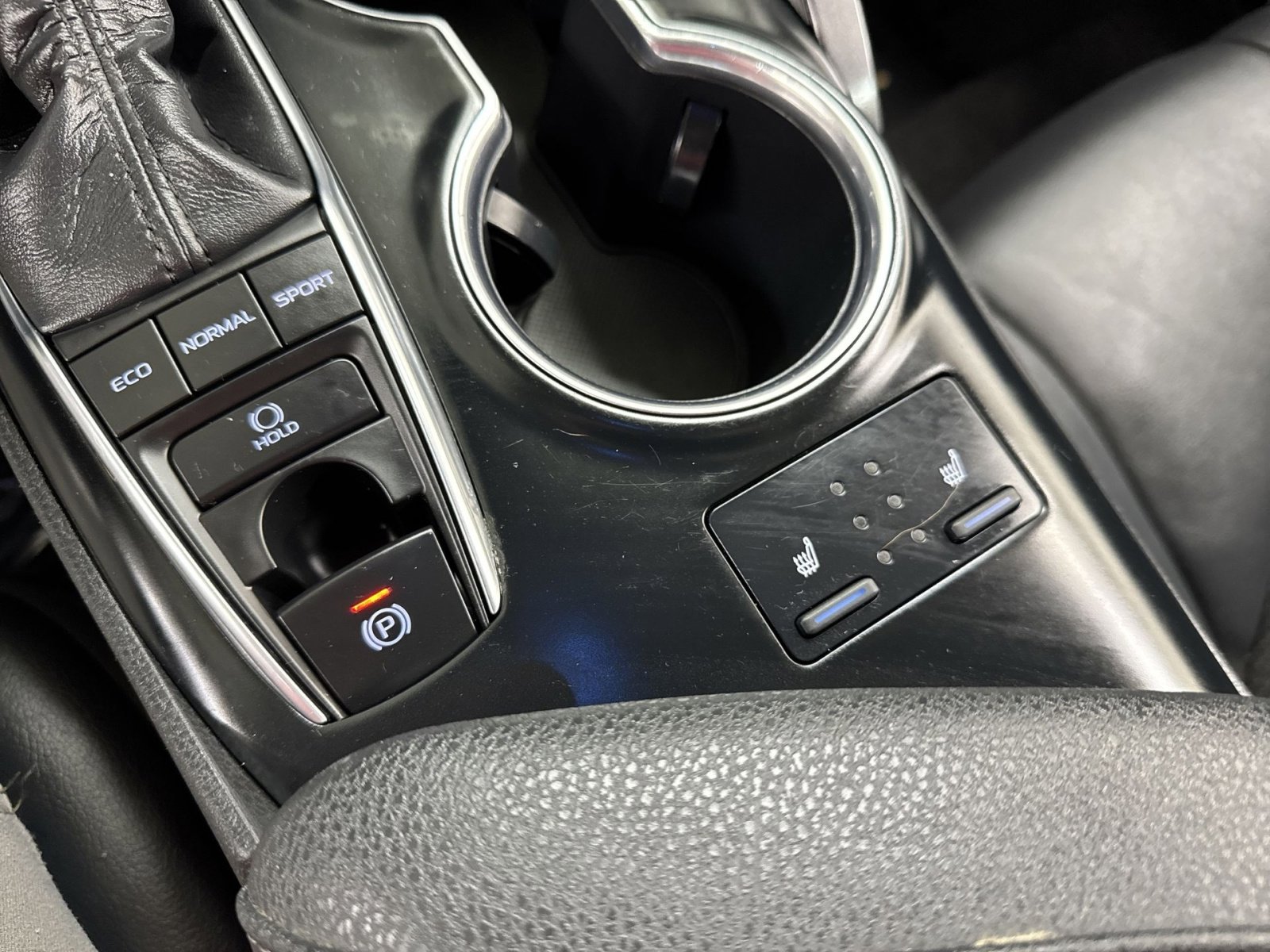 Used 2020 Toyota Camry XSE image 37