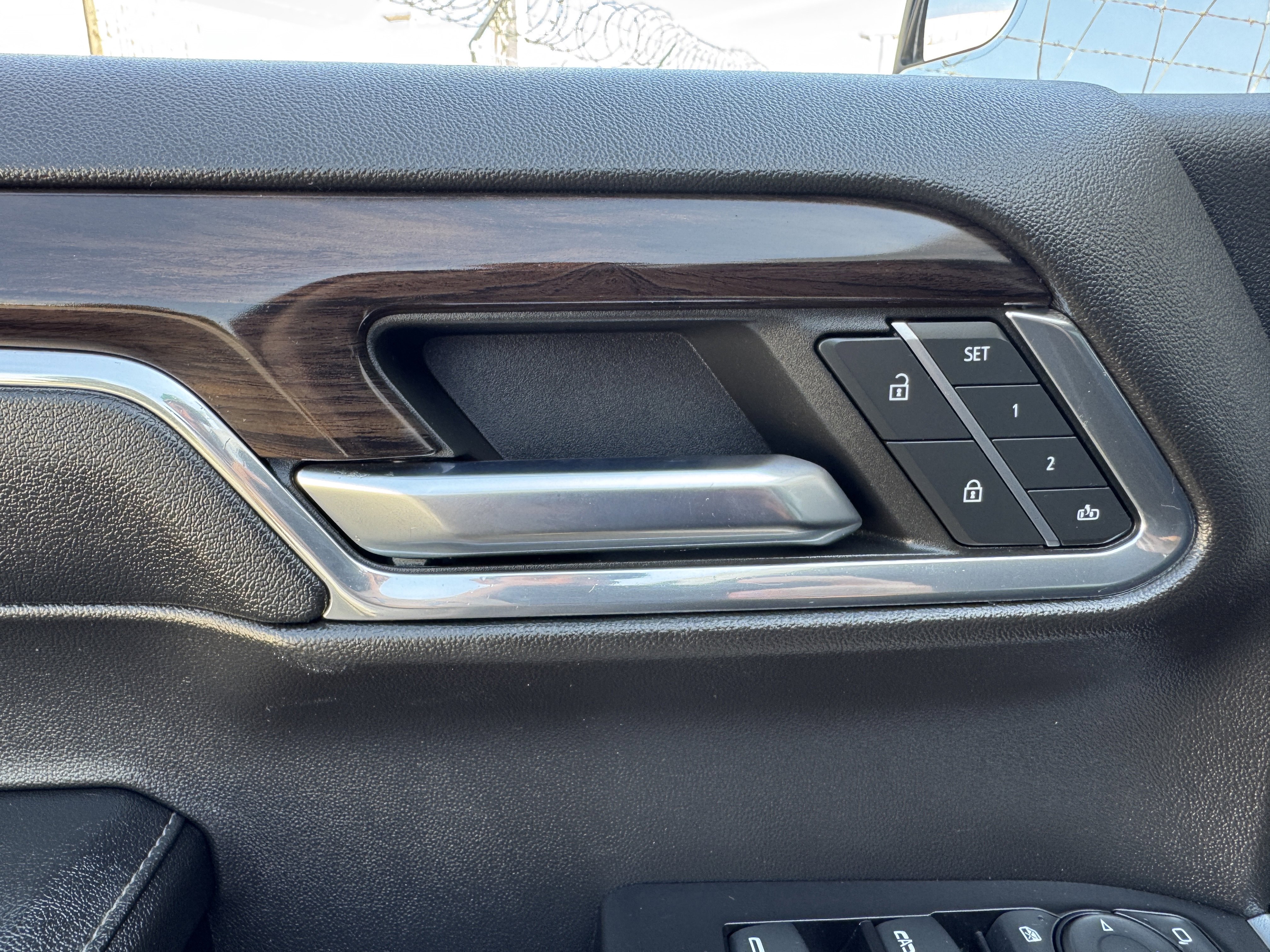 Certified 2024 GMC Sierra 1500 SLT image 11