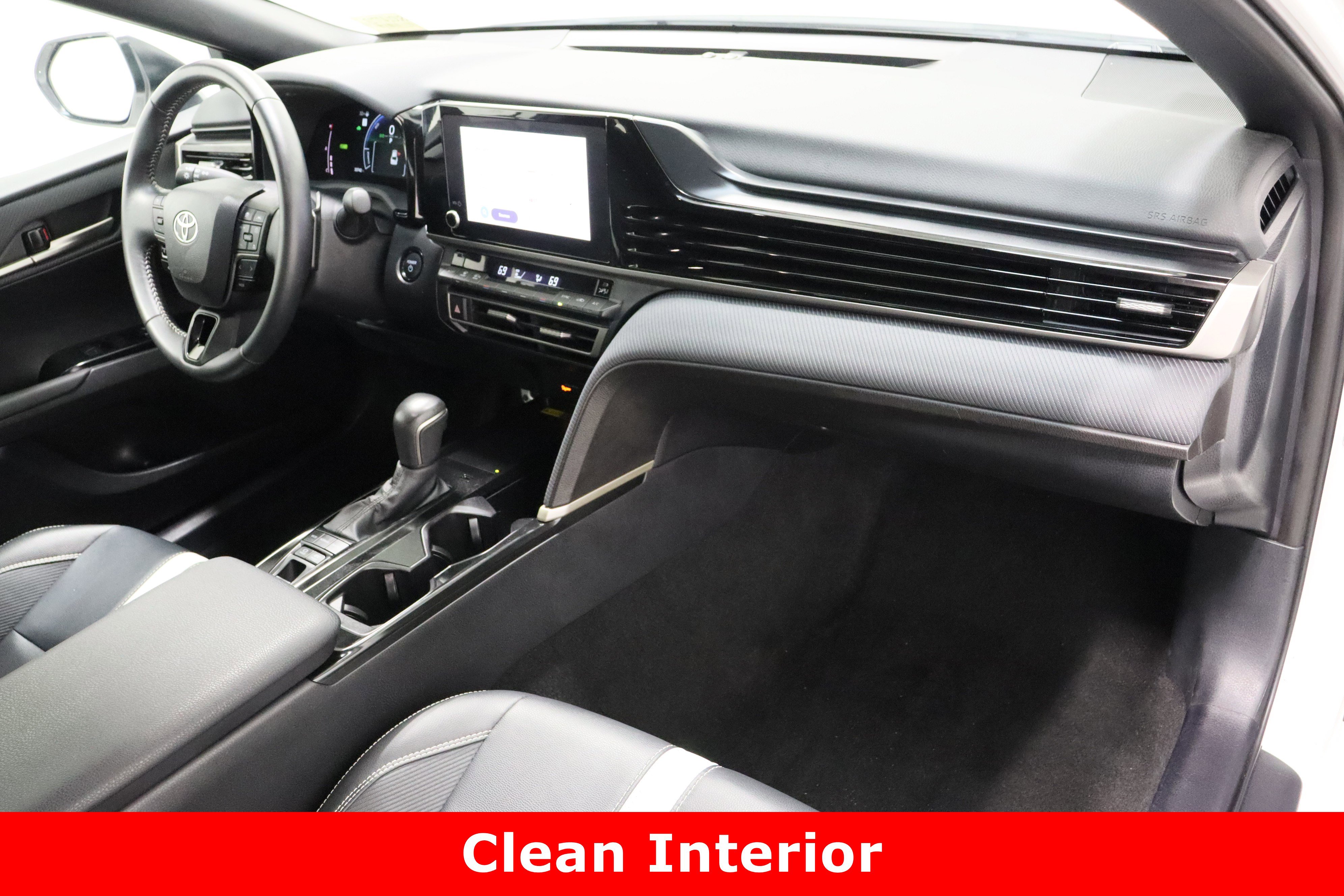 Used 2025 Toyota Camry SE image 36