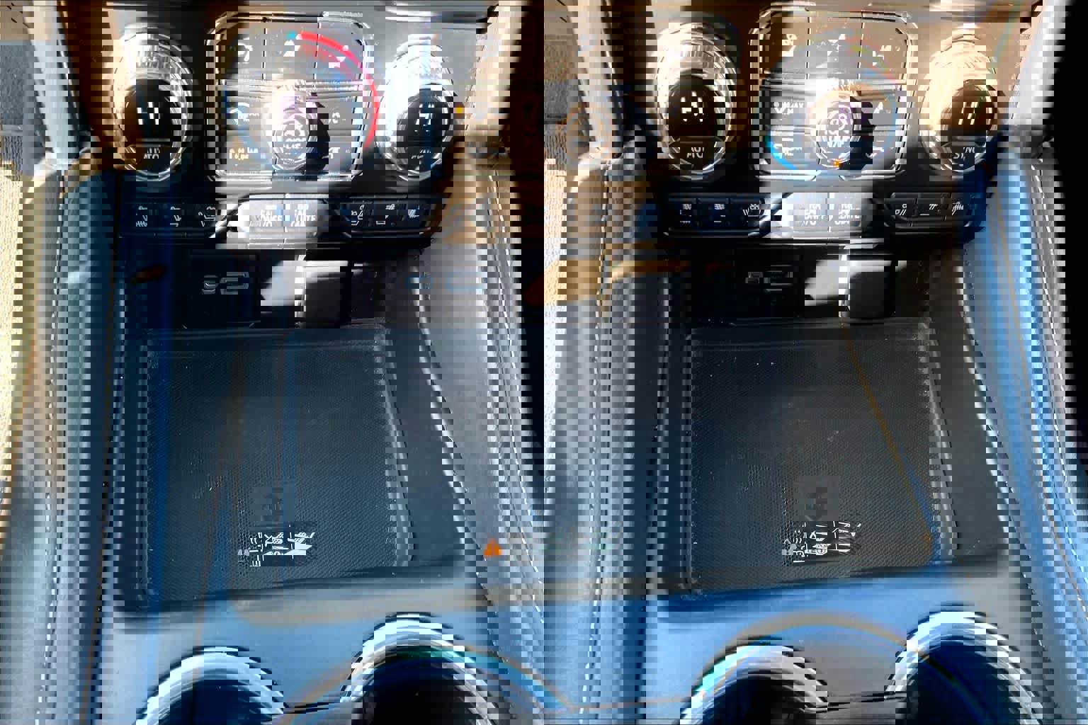 Used 2022 GMC Yukon XL AT4 image 31