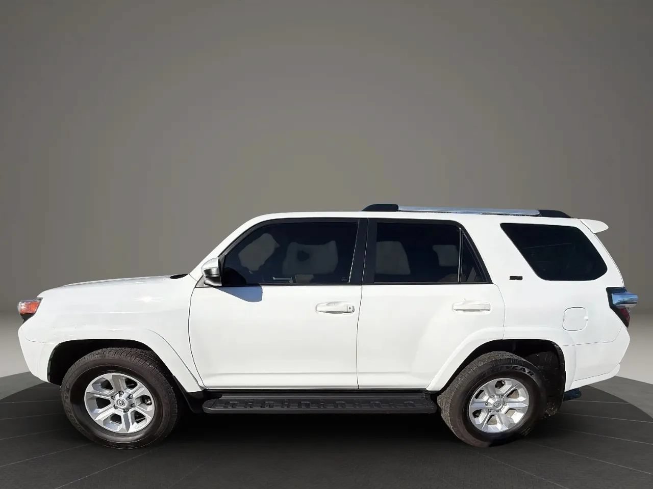 Used 2022 Toyota 4Runner SR5 AWD/4WD image 8