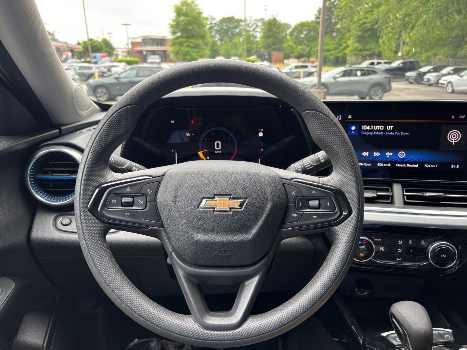 Used 2025 Chevrolet Trax LT FWD image 29