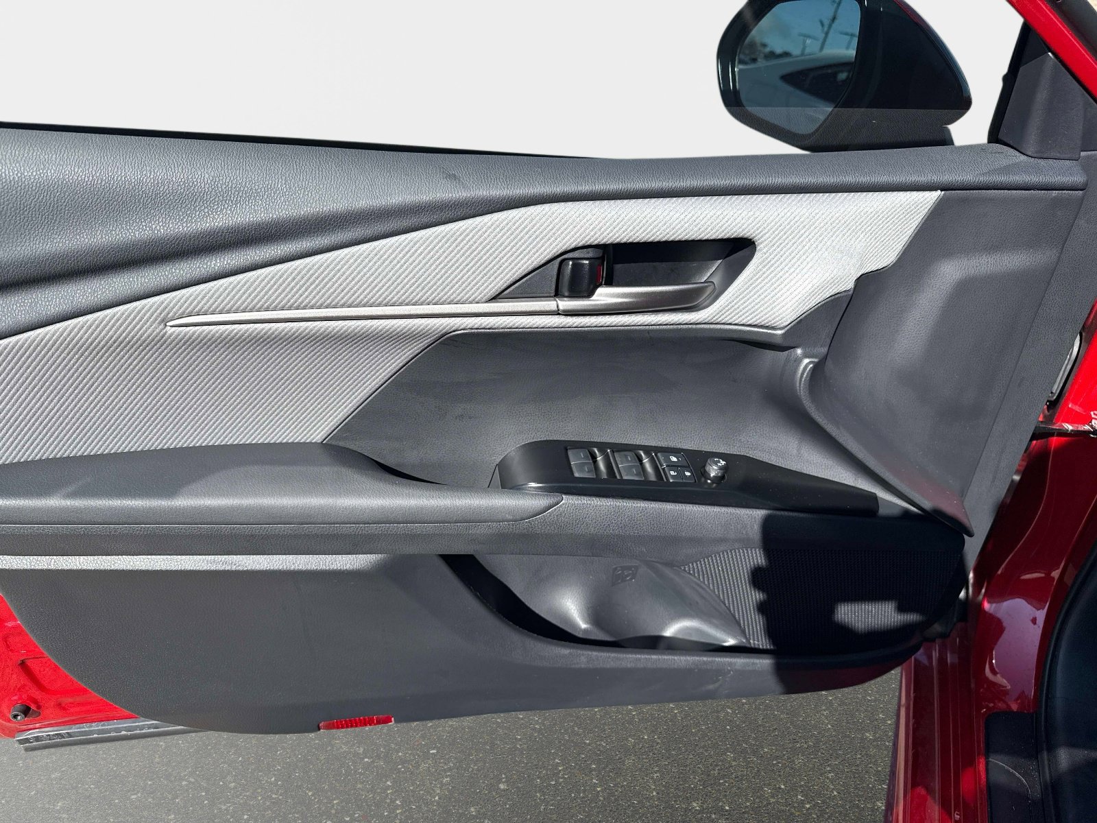 Used 2025 Toyota Camry SE w/ Multimedia Upgrade Package image 18