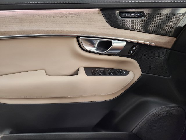 Certified 2026 Volvo XC90 B6 Plus w/ Protection Package Premier AWD/4WD image 24