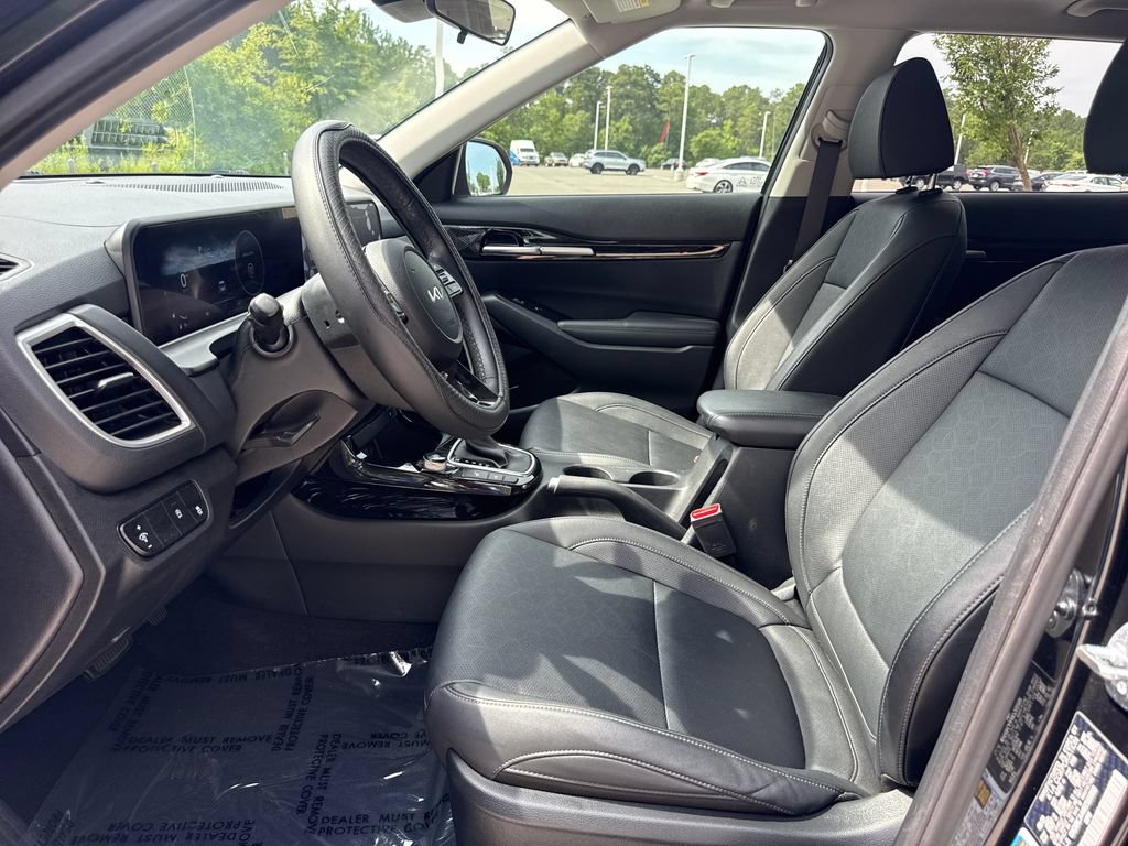 Used 2024 Kia Seltos EX AWD/4WD image 12