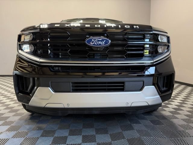 Used 2025 Ford Expedition Max Platinum AWD/4WD image 3