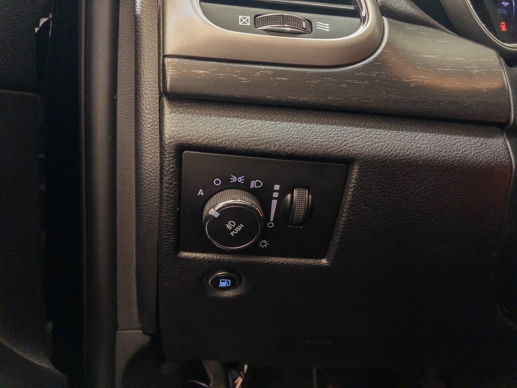 Used 2018 Jeep Grand Cherokee Laredo image 29