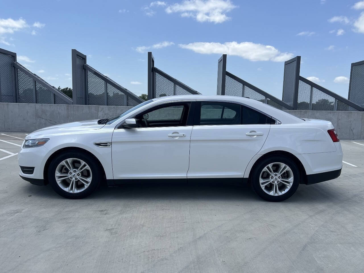 Used 2013 Ford Taurus SEL FWD image 6