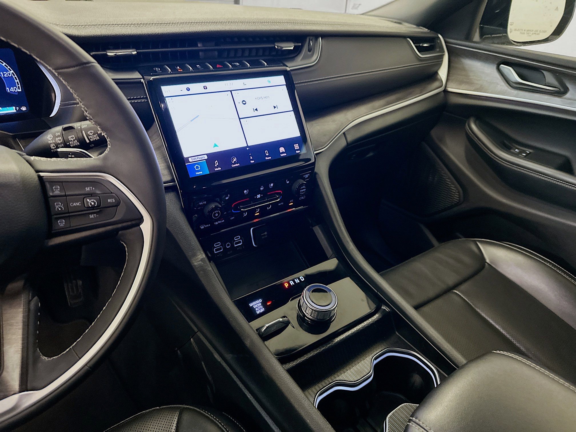 Used 2024 Jeep Grand Cherokee L Limited w/ Luxury Tech Group II image 26