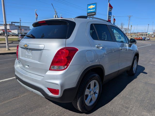 Used 2022 Chevrolet Trax LT w/ LT Convenience Package image 5
