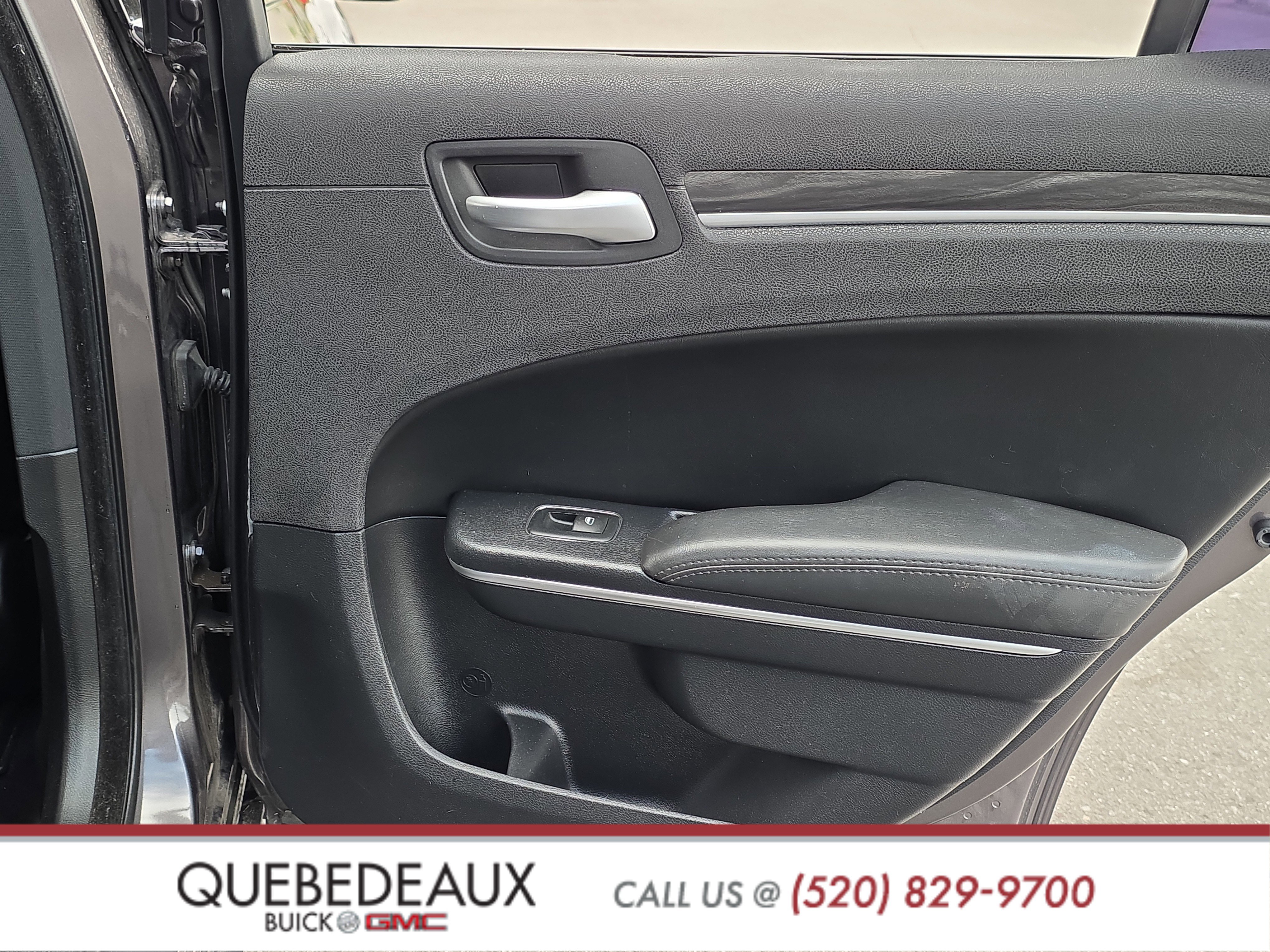 Used 2017 Chrysler 300 Limited image 23