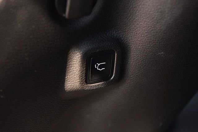 Used 2025 Jeep Compass Latitude w/ Sun & Sound Group AWD/4WD image 27