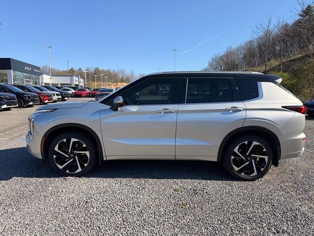 Used 2023 Mitsubishi Outlander SEL image 3
