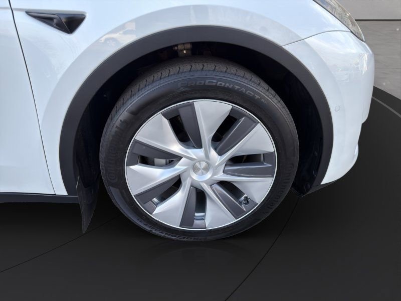 Used 2022 Tesla Model Y Long Range image 24