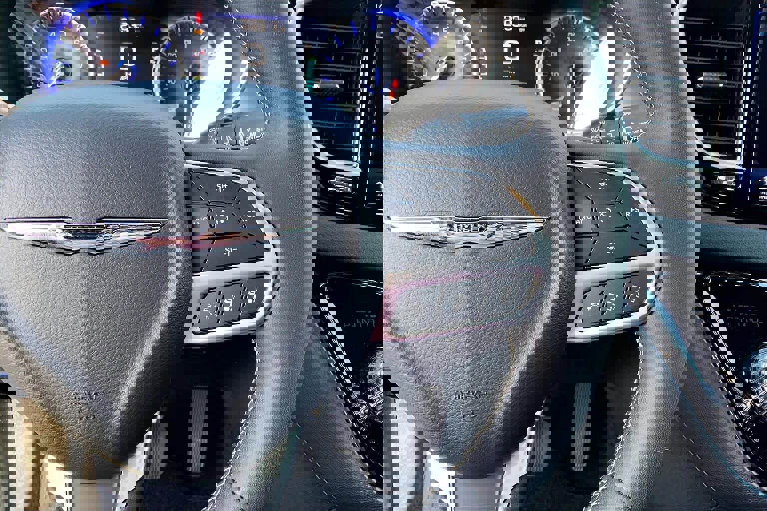 Used 2025 Chrysler Pacifica Select FWD image 25