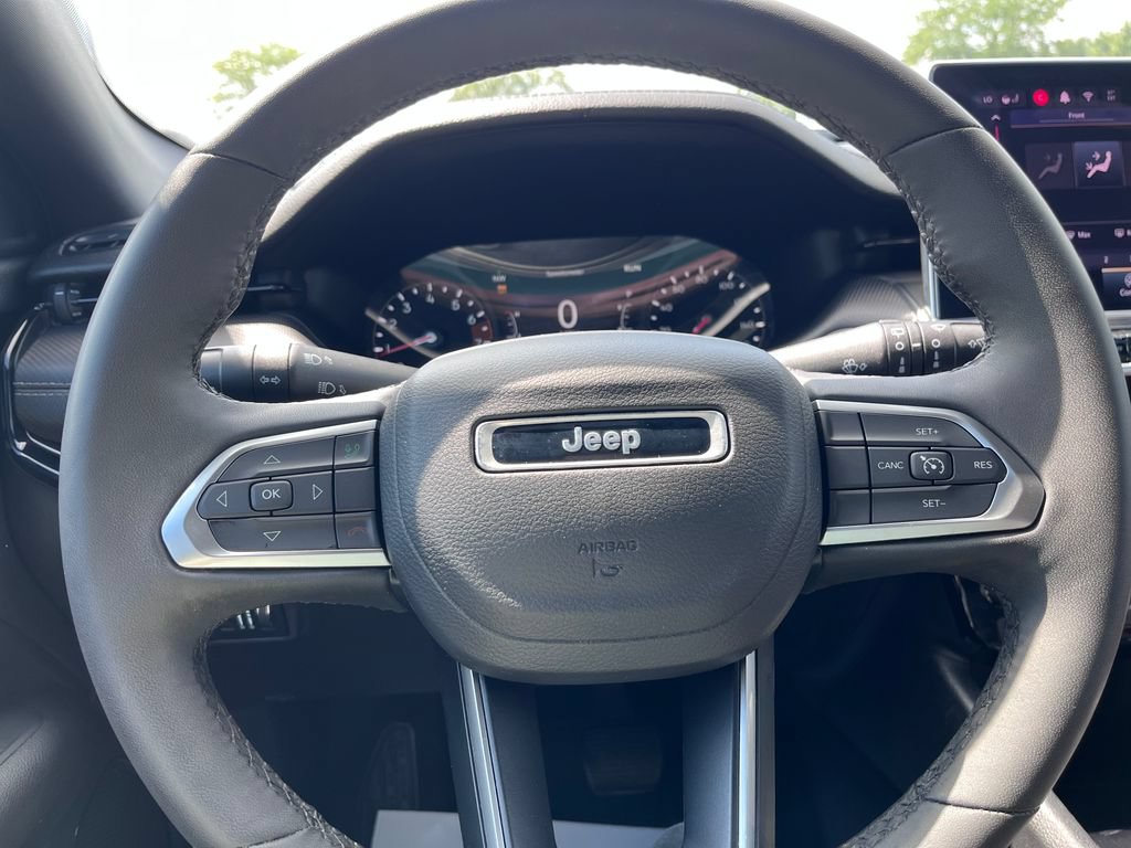 Used 2024 Jeep Compass Latitude w/ Convenience Group AWD/4WD image 12