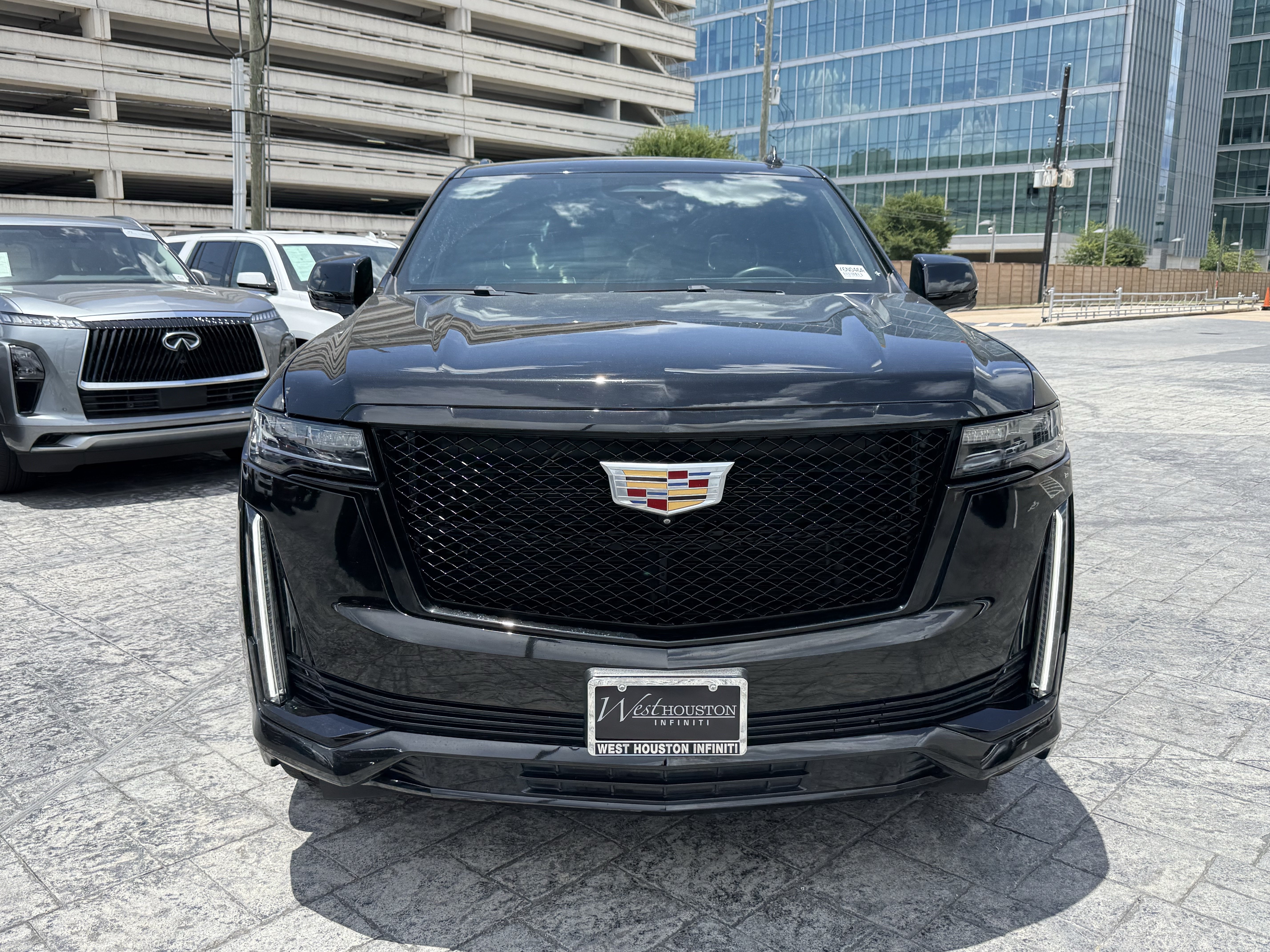 Used 2023 Cadillac Escalade ESV Sport AWD/4WD image 2