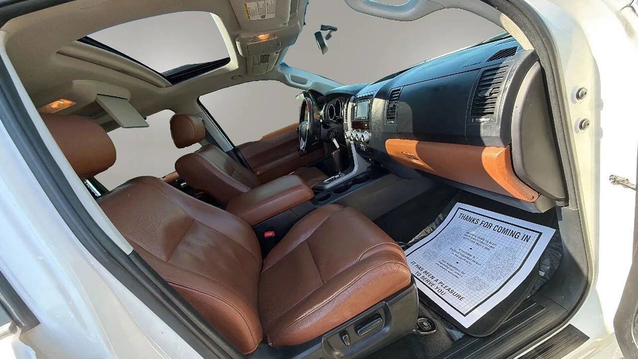 Used 2014 Toyota Sequoia Platinum AWD/4WD image 18