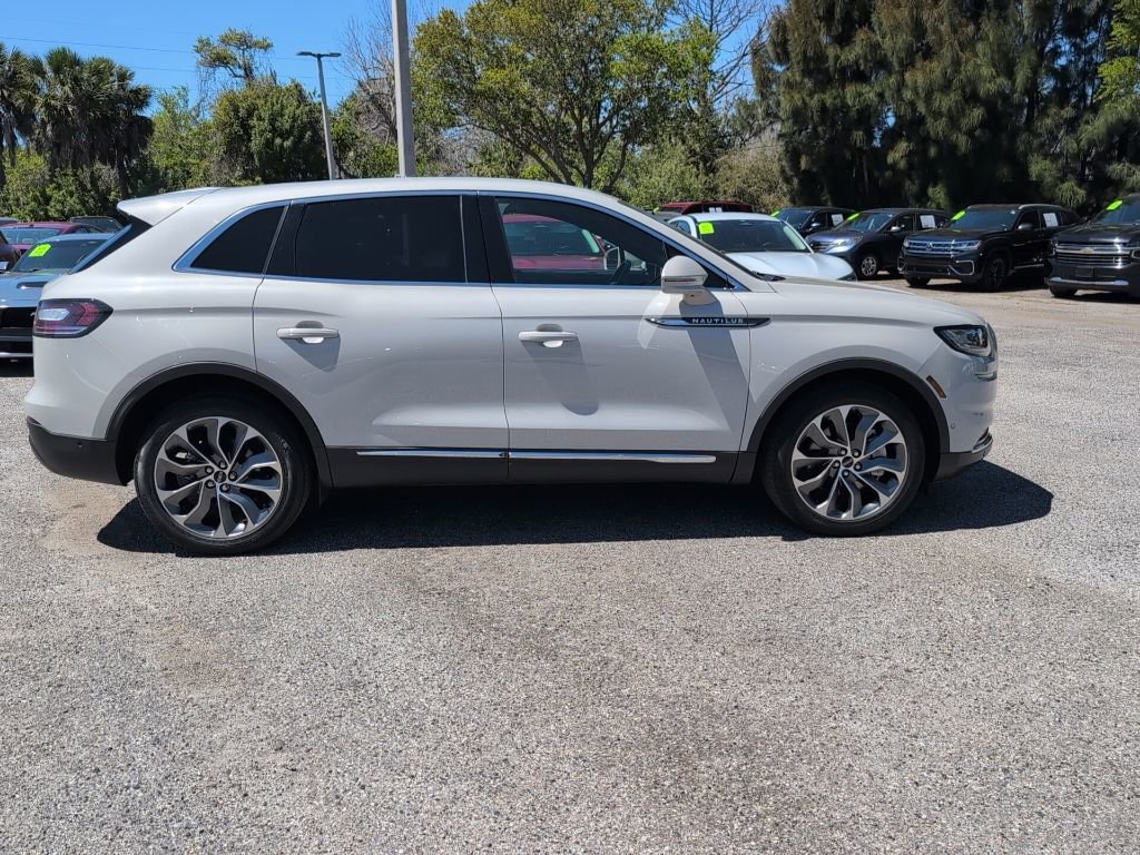 Used 2023 Lincoln Nautilus Reserve w/ Equipment Group 201A image 2