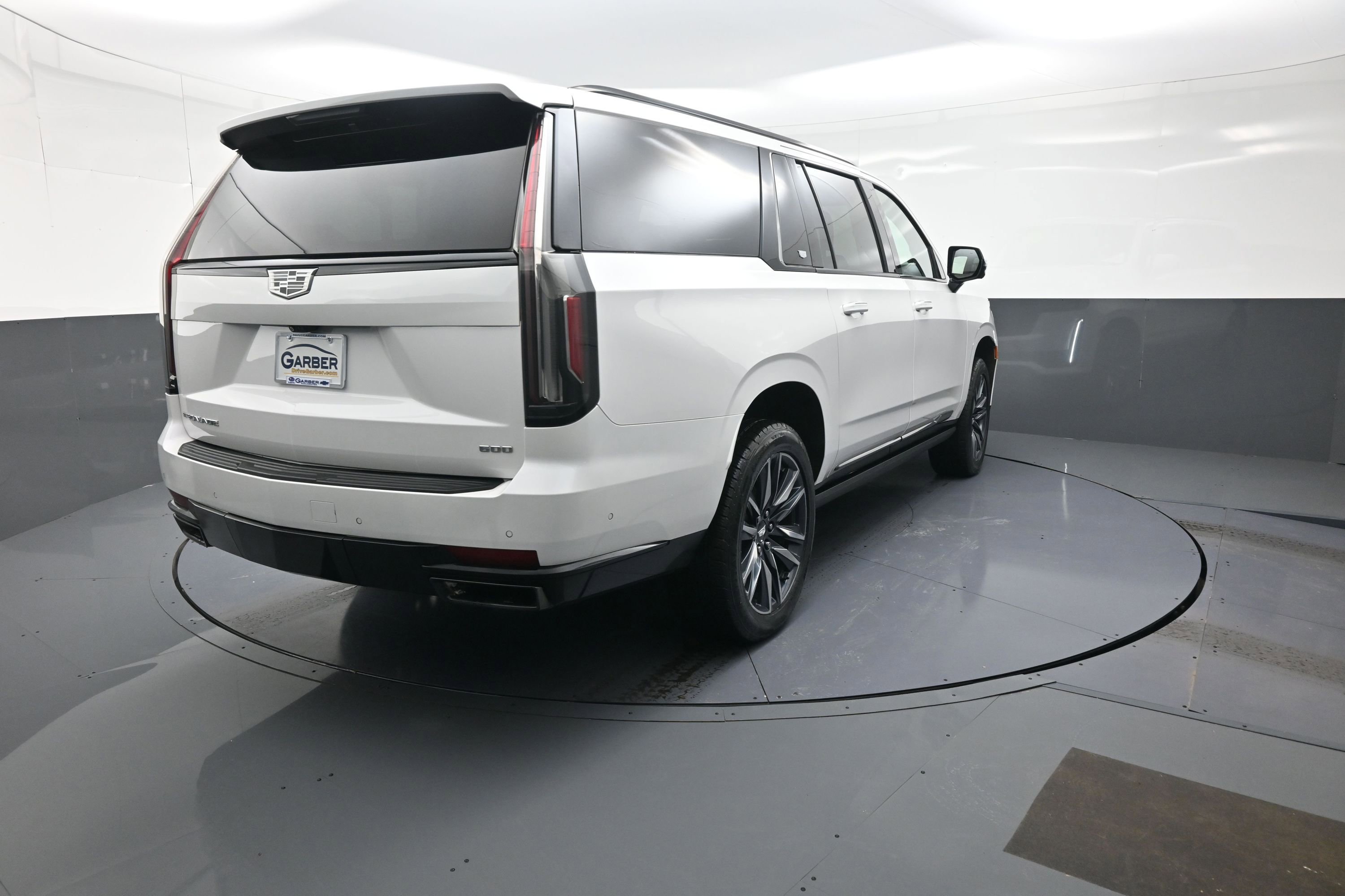 Used 2023 Cadillac Escalade ESV Sport Platinum image 3
