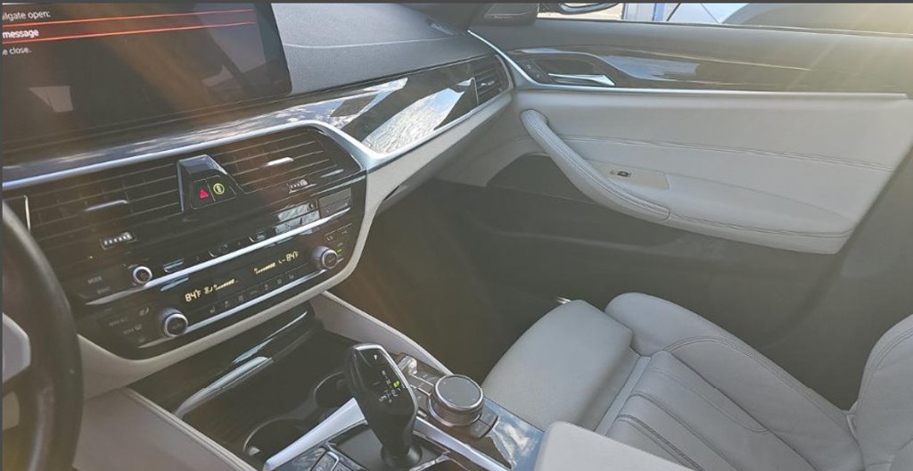 Used 2022 BMW 530i w/ M Sport Package RWD image 4