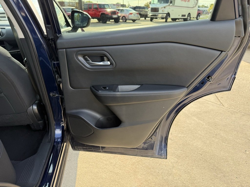 Used 2024 Nissan Rogue SV image 27