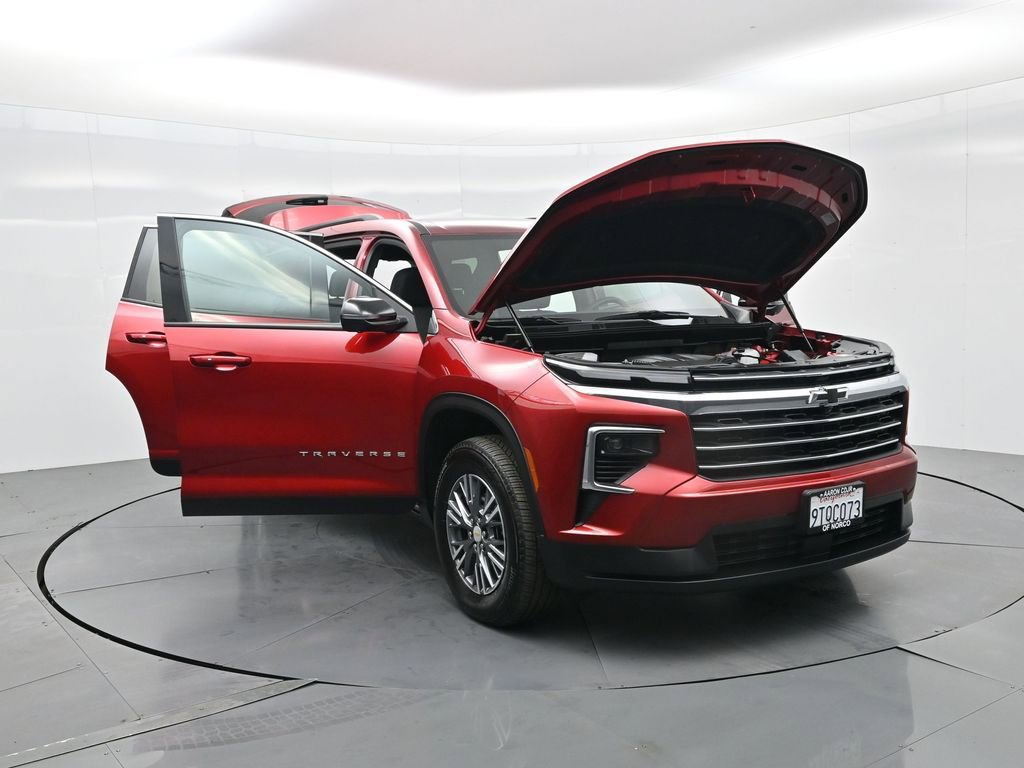 Used 2025 Chevrolet Traverse LT w/ Driver Confidence Package image 39
