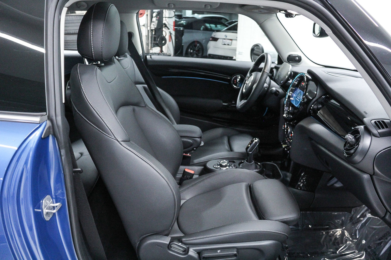 Certified 2024 MINI Cooper SE FWD image 18