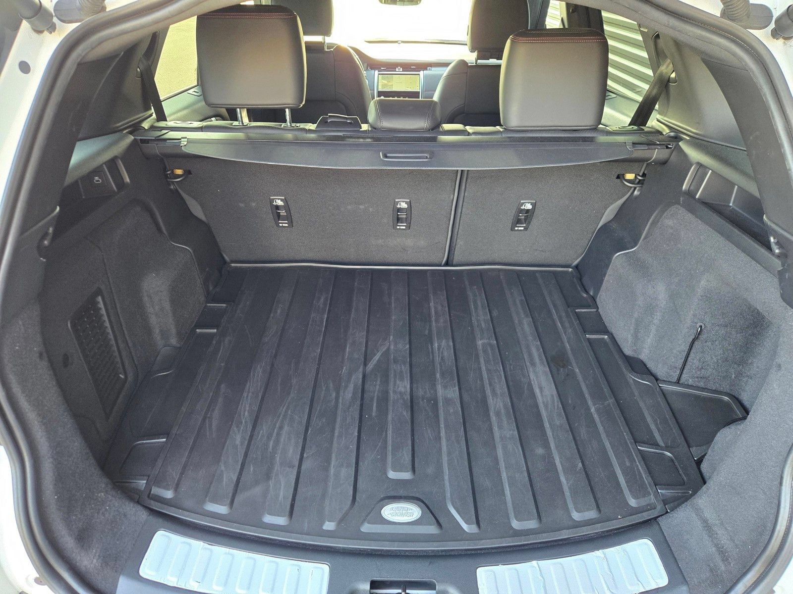 Used 2023 Land Rover Discovery Sport SE R-Dynamic AWD/4WD image 28
